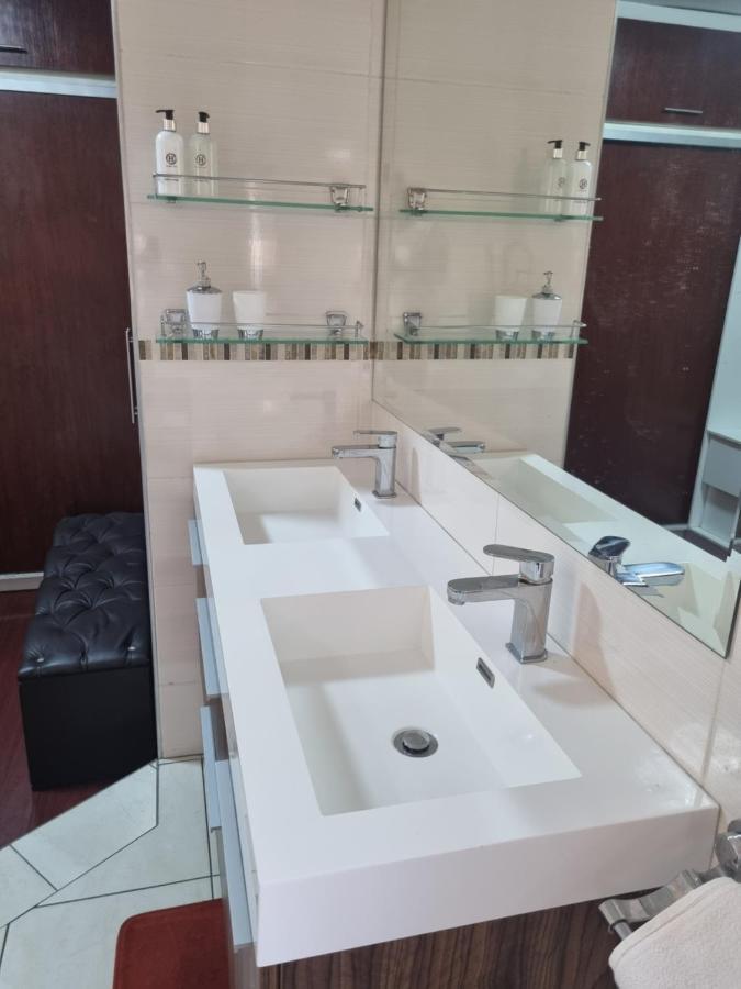 דירות יוהנסבורג Lalela House מראה חיצוני תמונה