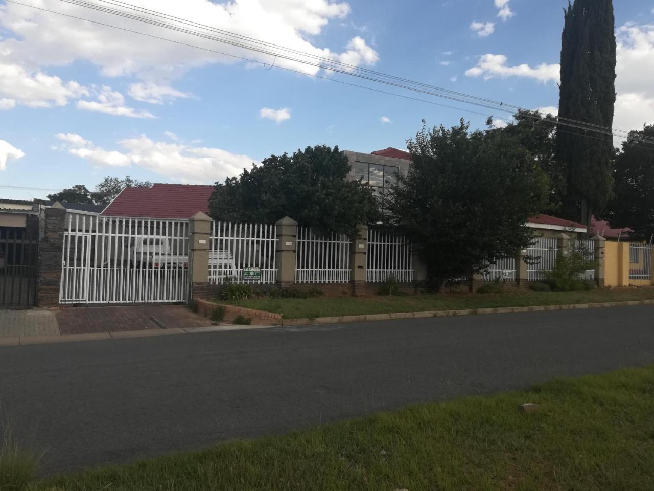 דירות יוהנסבורג Lalela House מראה חיצוני תמונה